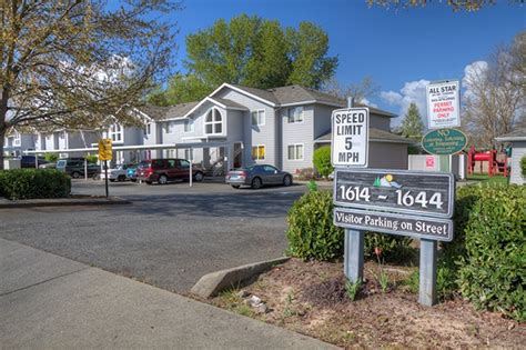 apartment complexes in grants pass oregon|zillow rentals grants pass oregon.